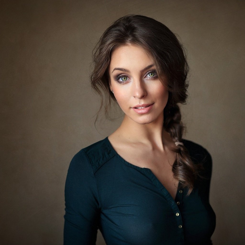 Обои брюнетка, девушки, модель, коса, блузка, brunette, girls, model, braid, blouse разрешение 1920x1280 Загрузить