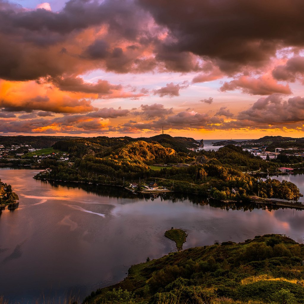 Обои небо, селение, облака, река, холмы, природа, закат, пейзаж, мост, the sky, the village, clouds, river, hills, nature, sunset, landscape, bridge разрешение 2048x1208 Загрузить