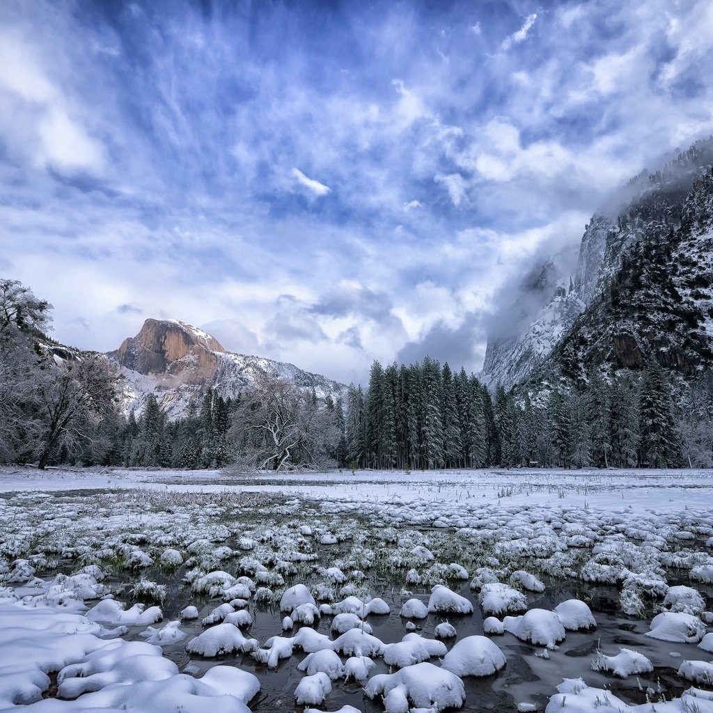 Обои небо, облака, деревья, горы, природа, зима, the sky, clouds, trees, mountains, nature, winter разрешение 2048x1365 Загрузить