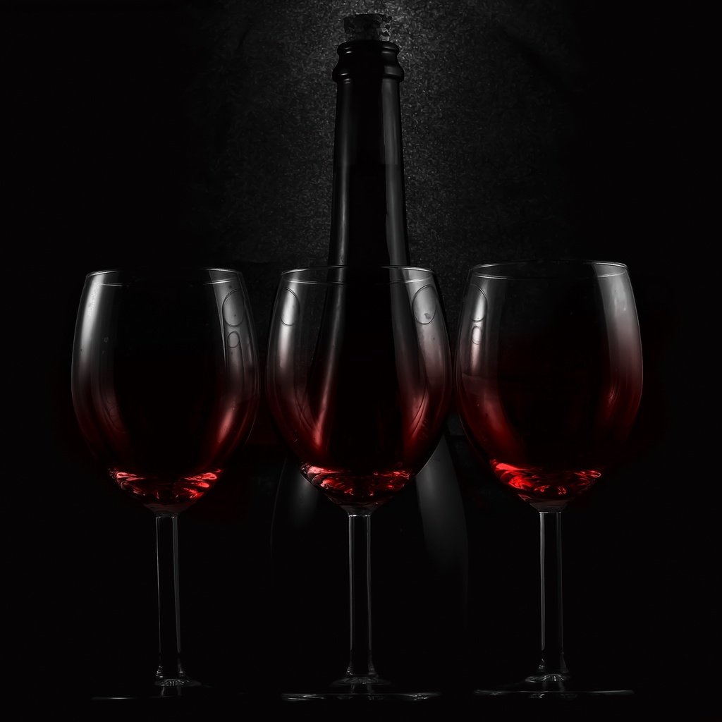 Обои фон, cтекло, черный, вино, стекло, бутылка, бокалы, краcный, красное, блака, background, black, wine, glass, bottle, glasses, red разрешение 2560x1713 Загрузить