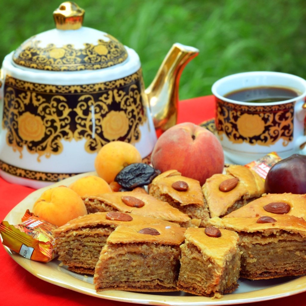 Обои орехи, фрукты, сладости, чай, выпечка, пирог, пахлава, nuts, fruit, sweets, tea, cakes, pie, baklava разрешение 1920x1279 Загрузить