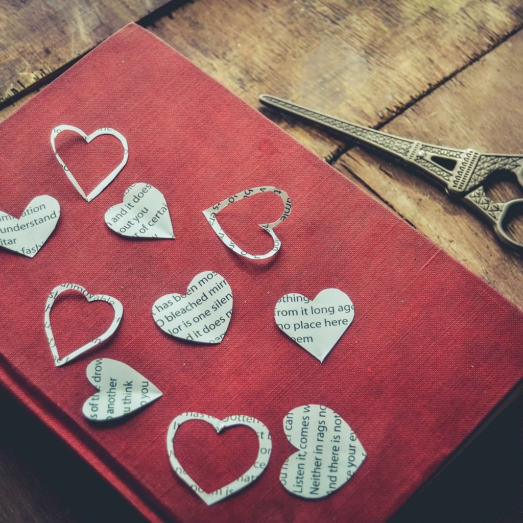 Обои сердце, книга, ножницы, heart, book, scissors разрешение 2048x1365 Загрузить