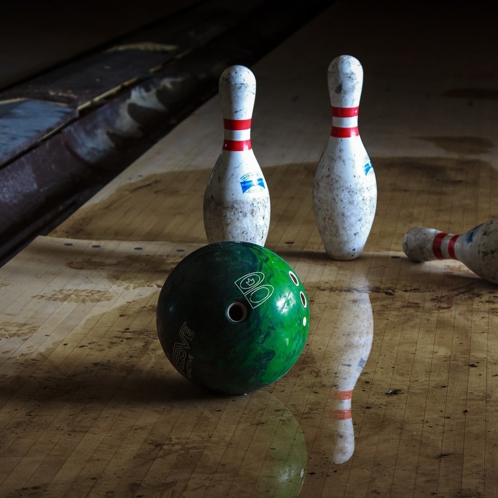 Обои отражение, шар, спорт, боулинг, кегли, reflection, ball, sport, bowling, skittles разрешение 1920x1280 Загрузить