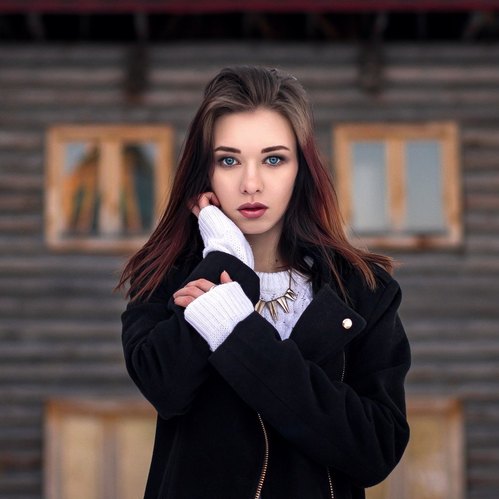 Обои девушка, взгляд, волосы, макияж, пальто, голубоглазая, girl, look, hair, makeup, coat, blue-eyed разрешение 2560x1440 Загрузить