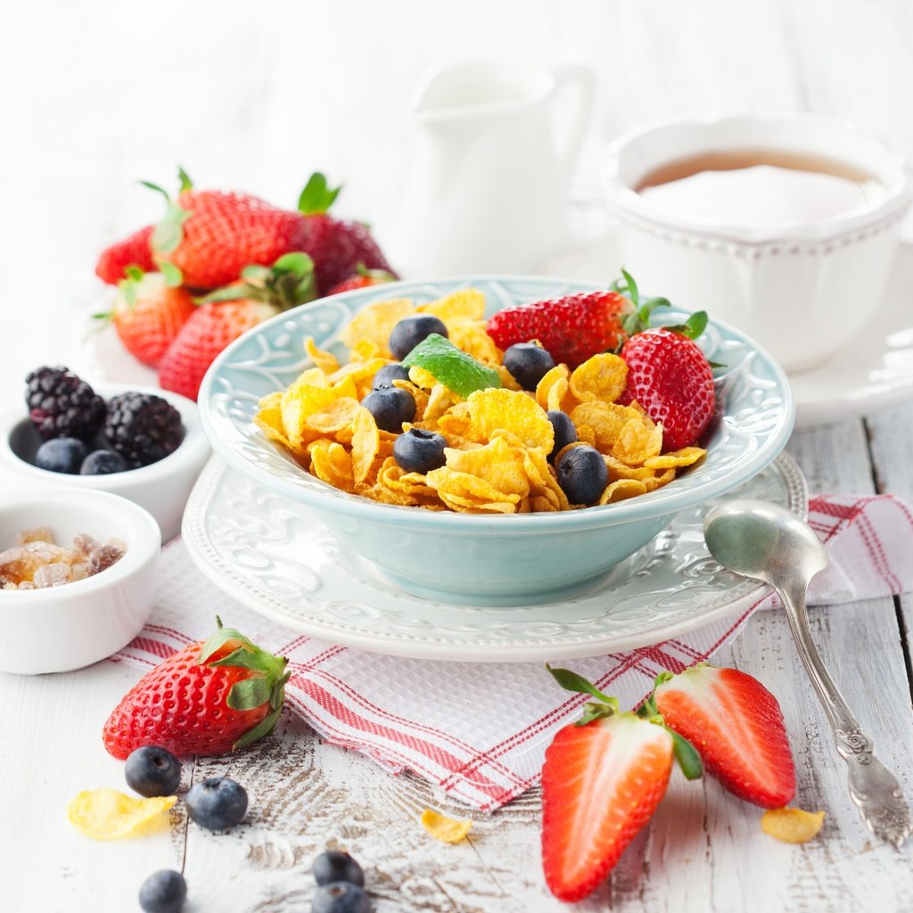 Обои клубника, ягоды, черника, чай, завтрак, молоко, ежевика, хлопья, strawberry, berries, blueberries, tea, breakfast, milk, blackberry, cereal разрешение 6500x4333 Загрузить