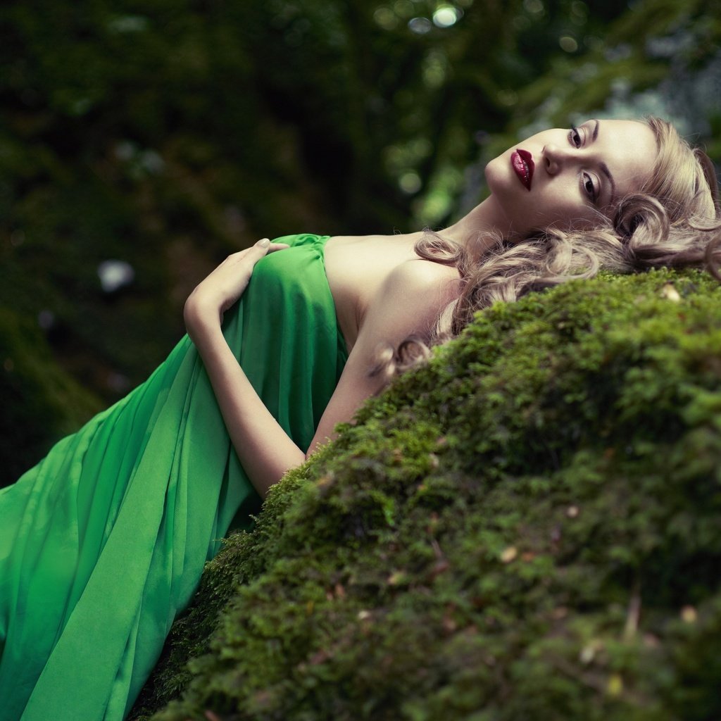 Обои лес, губы, девушка, лицо, платье, зеленое, блондинка, взгляд, модель, мох, волосы, forest, lips, girl, face, dress, green, blonde, look, model, moss, hair разрешение 3840x2160 Загрузить
