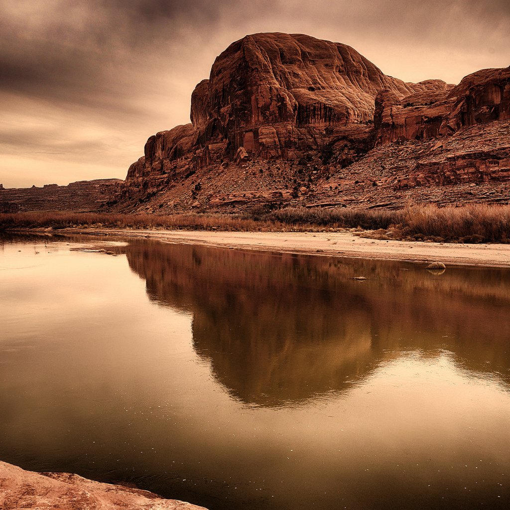 Обои небо, река, скалы, природа, отражение, гора, человек, фотограф, the sky, river, rocks, nature, reflection, mountain, people, photographer разрешение 2048x1367 Загрузить