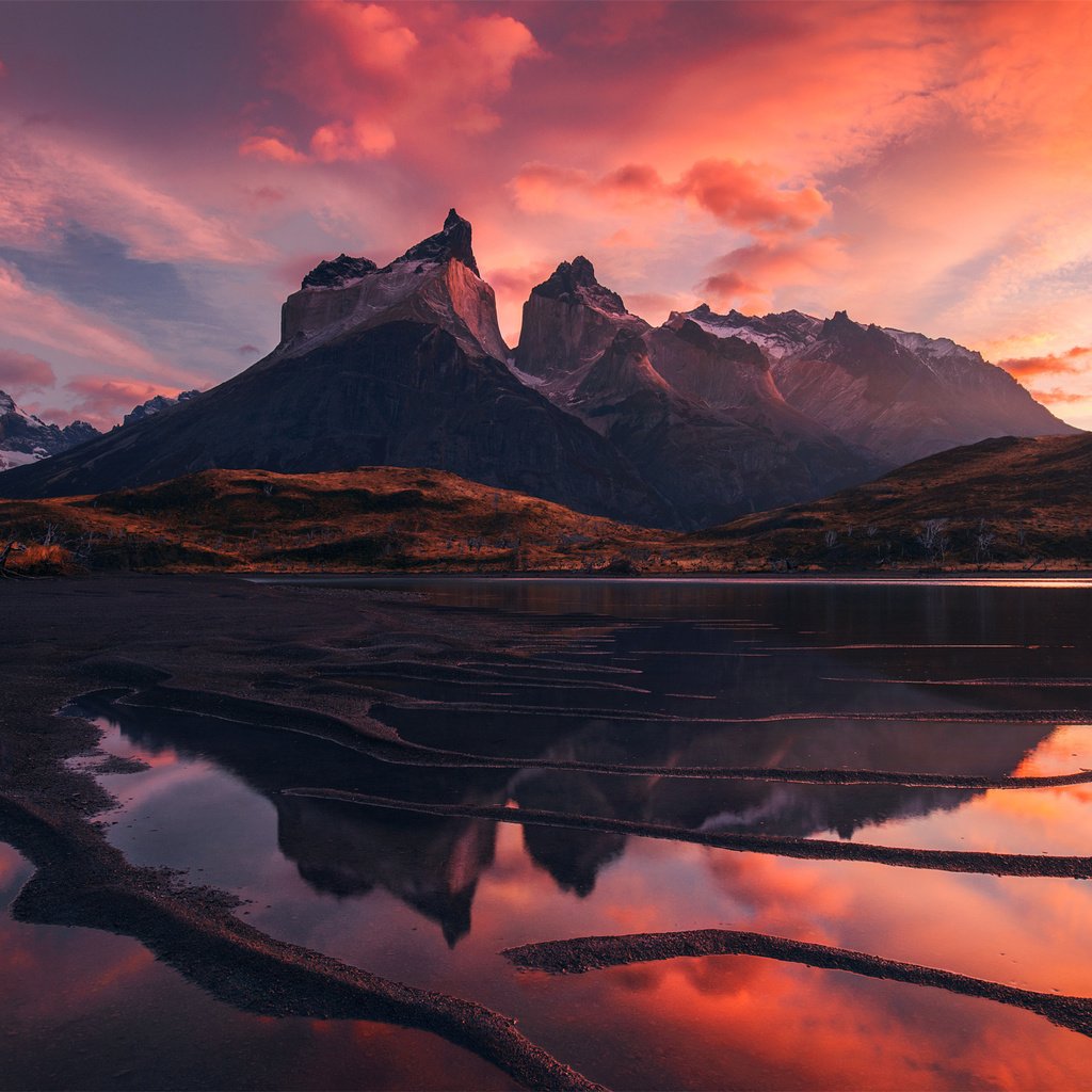 Обои облака, озеро, горы, закат, неба, clouds, lake, mountains, sunset, sky разрешение 2048x1367 Загрузить