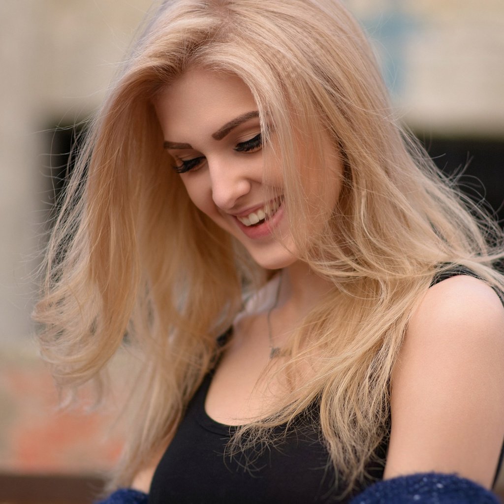 Обои девушка, блондинка, улыбка, взгляд, волосы, лицо, olia gedz, girl, blonde, smile, look, hair, face разрешение 2560x1707 Загрузить