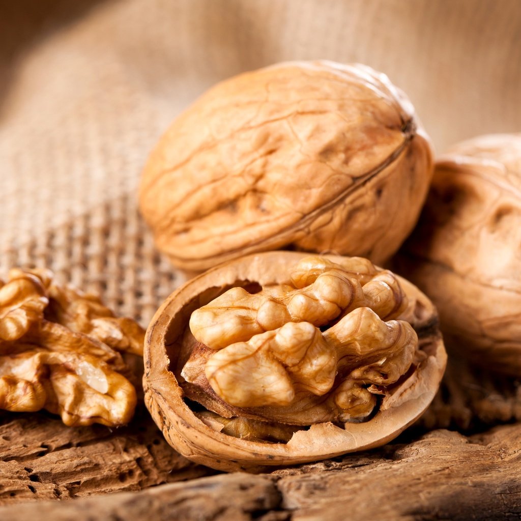 Обои орехи, макро, зерна, скорлупа, мешковина, грецкий орех, nuts, macro, grain, shell, burlap, walnut разрешение 2554x1600 Загрузить