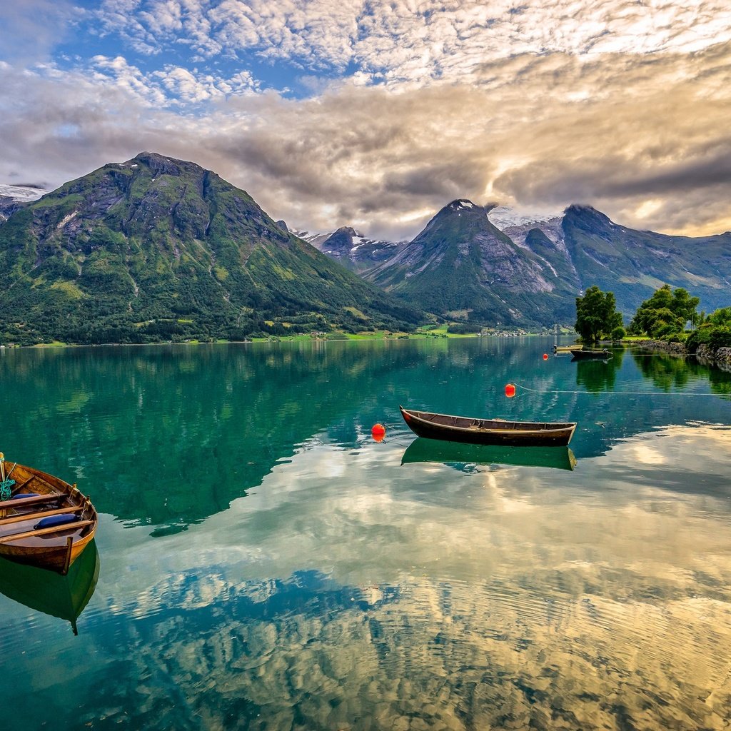 Обои озеро, горы, лодки, дом, норвегия, lake, mountains, boats, house, norway разрешение 2048x1365 Загрузить