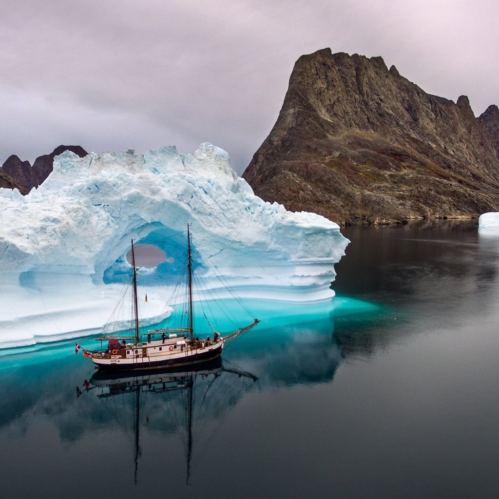 Обои скалы, отражение, пейзаж, море, корабль, лёд, айсберг, rocks, reflection, landscape, sea, ship, ice, iceberg разрешение 1920x1080 Загрузить