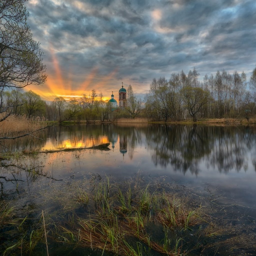 Обои небо, облака, деревья, озеро, отражение, рассвет, церковь, the sky, clouds, trees, lake, reflection, dawn, church разрешение 1920x1239 Загрузить