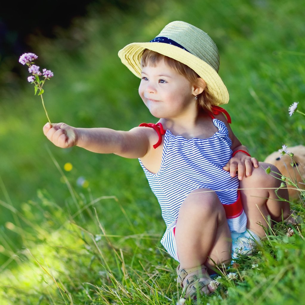 Обои трава, малышка, природа, цветок, лето, девочка, ребенок, шляпка, туника, grass, baby, nature, flower, summer, girl, child, hat, tunic разрешение 2938x1959 Загрузить