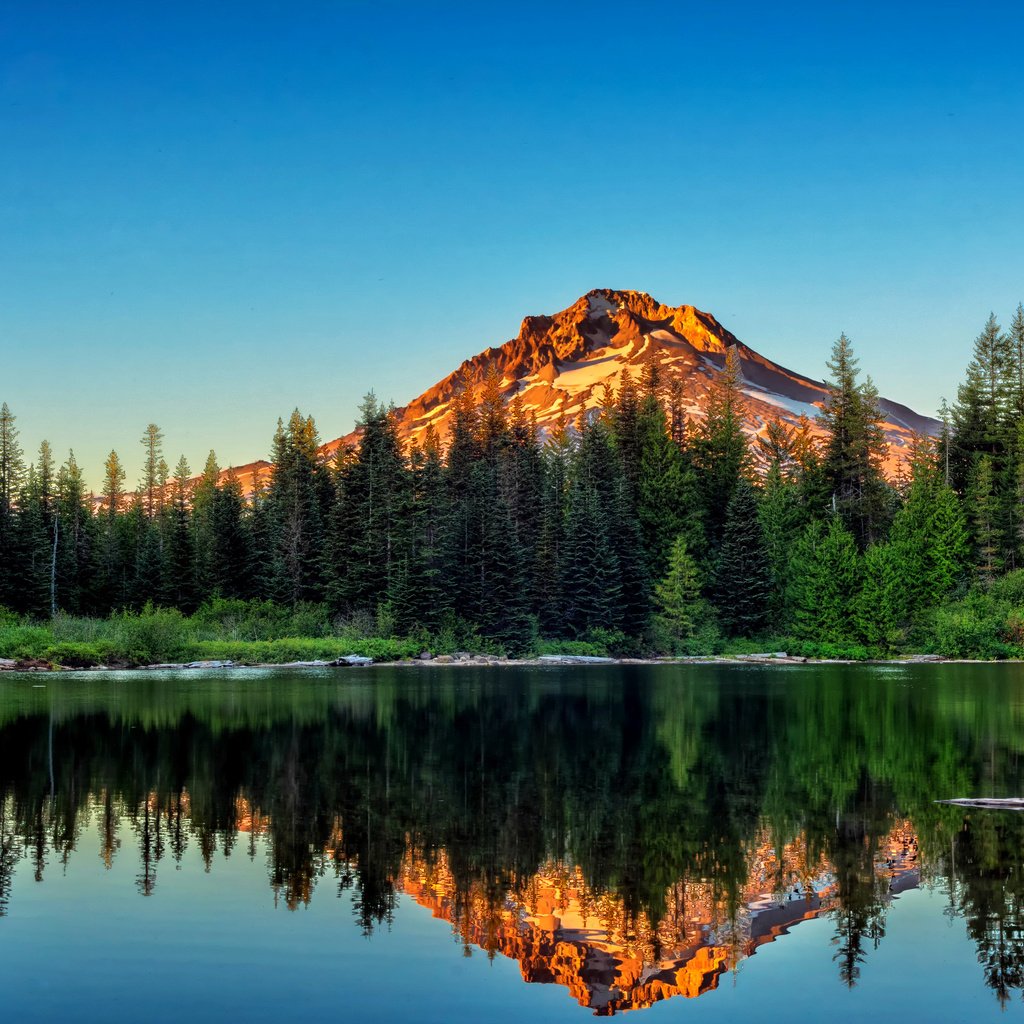 Обои небо, деревья, вода, озеро, берег, лес, отражение, гора, the sky, trees, water, lake, shore, forest, reflection, mountain разрешение 3000x2000 Загрузить