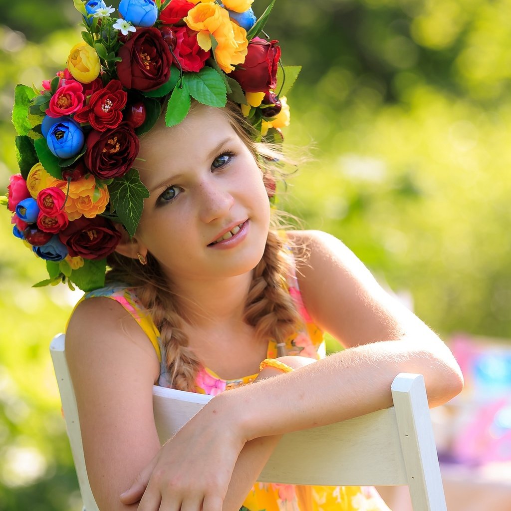 Обои цветы, дети, девочка, волосы, лицо, ребенок, венок, косички, flowers, children, girl, hair, face, child, wreath, braids разрешение 3840x2160 Загрузить