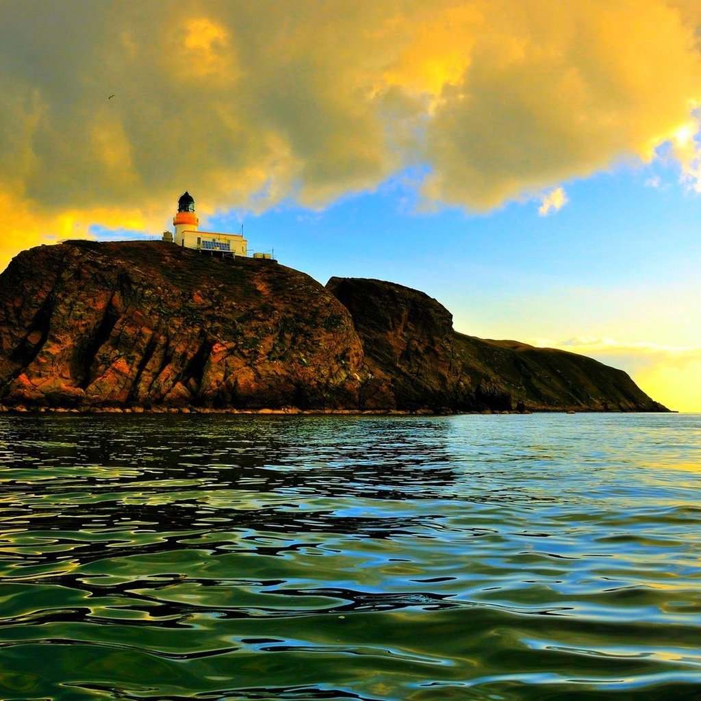 Обои небо, облака, скалы, пейзаж, море, маяк, the sky, clouds, rocks, landscape, sea, lighthouse разрешение 1920x1200 Загрузить