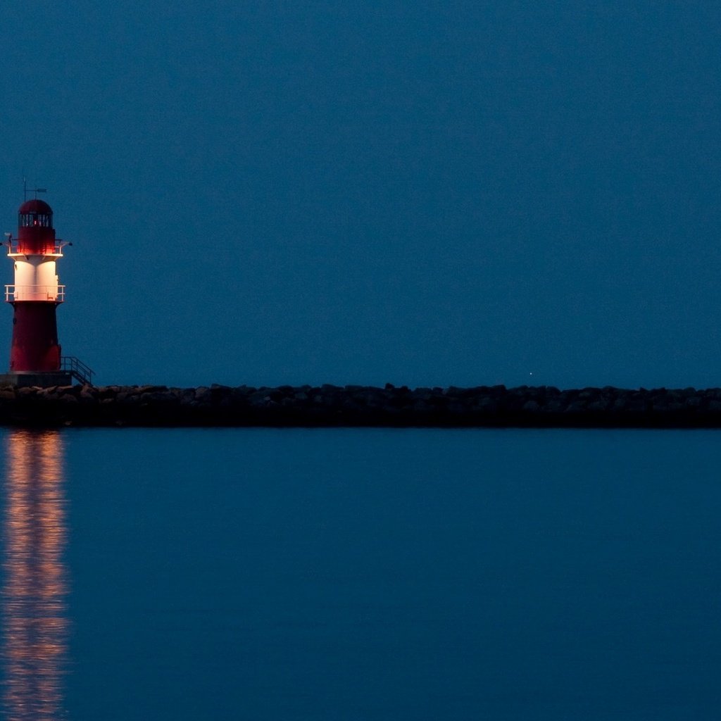 Обои свет, вечер, берег, море, маяк, мыс, light, the evening, shore, sea, lighthouse, cape разрешение 1920x1080 Загрузить