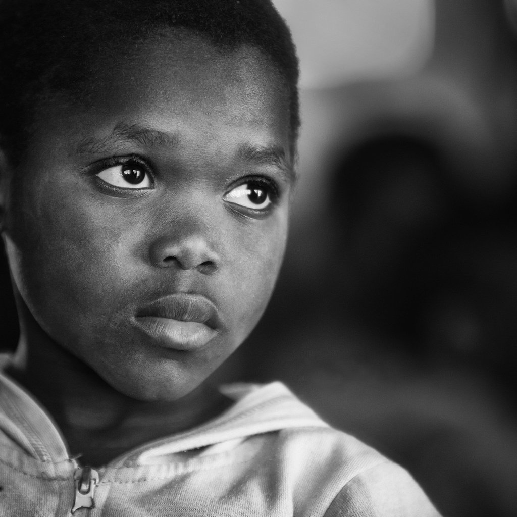 Обои портрет, чёрно-белое, дети, лицо, ребенок, мальчик, portrait, black and white, children, face, child, boy разрешение 1920x1280 Загрузить