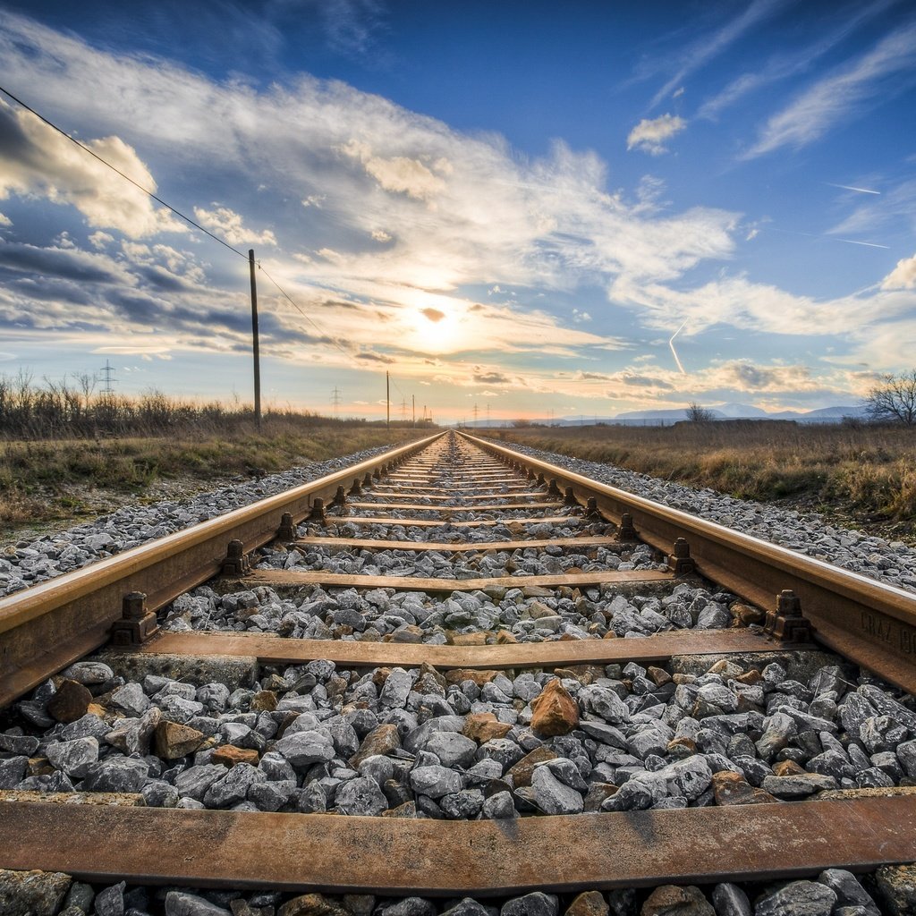 Обои небо, облака, железная дорога, рельсы, горизонт, гор, the sky, clouds, railroad, rails, horizon разрешение 3500x2333 Загрузить