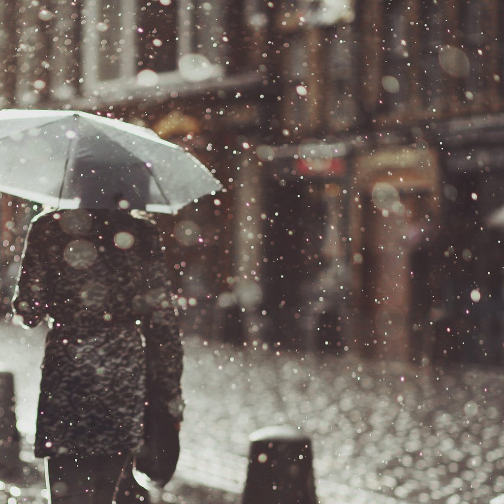 Обои снег, девушка, настроение, город, дождь, зонт, пальто, snow, girl, mood, the city, rain, umbrella, coat разрешение 1920x1200 Загрузить