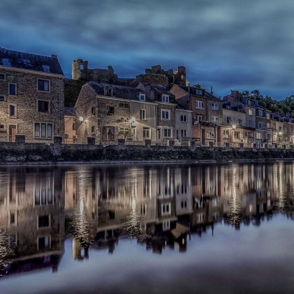 Обои отражение, город, люксембург, бельгия, ларош, reflection, the city, luxembourg, belgium, laroche разрешение 2048x1287 Загрузить