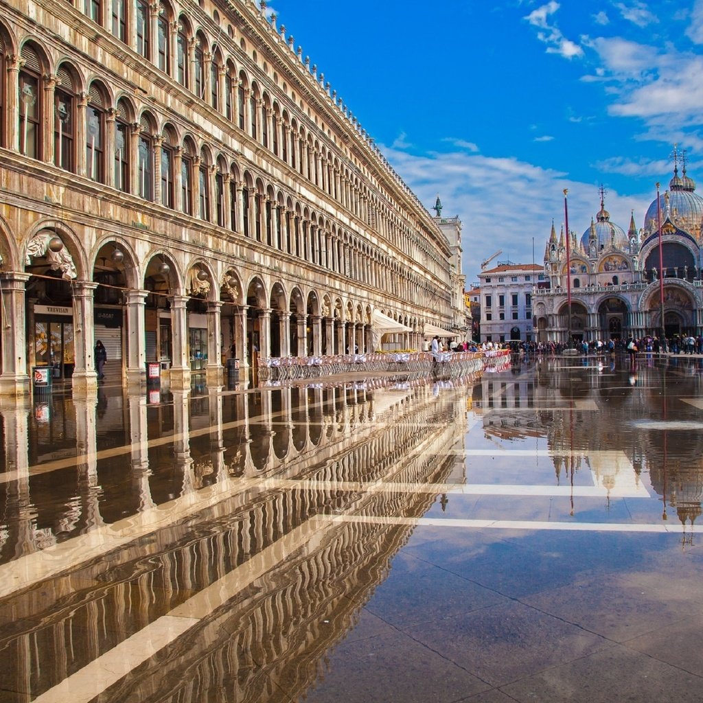 Обои отражение, собор, венеция, италия, дворец, doges palace, st. marks basilica, reflection, cathedral, venice, italy, palace разрешение 1920x1280 Загрузить