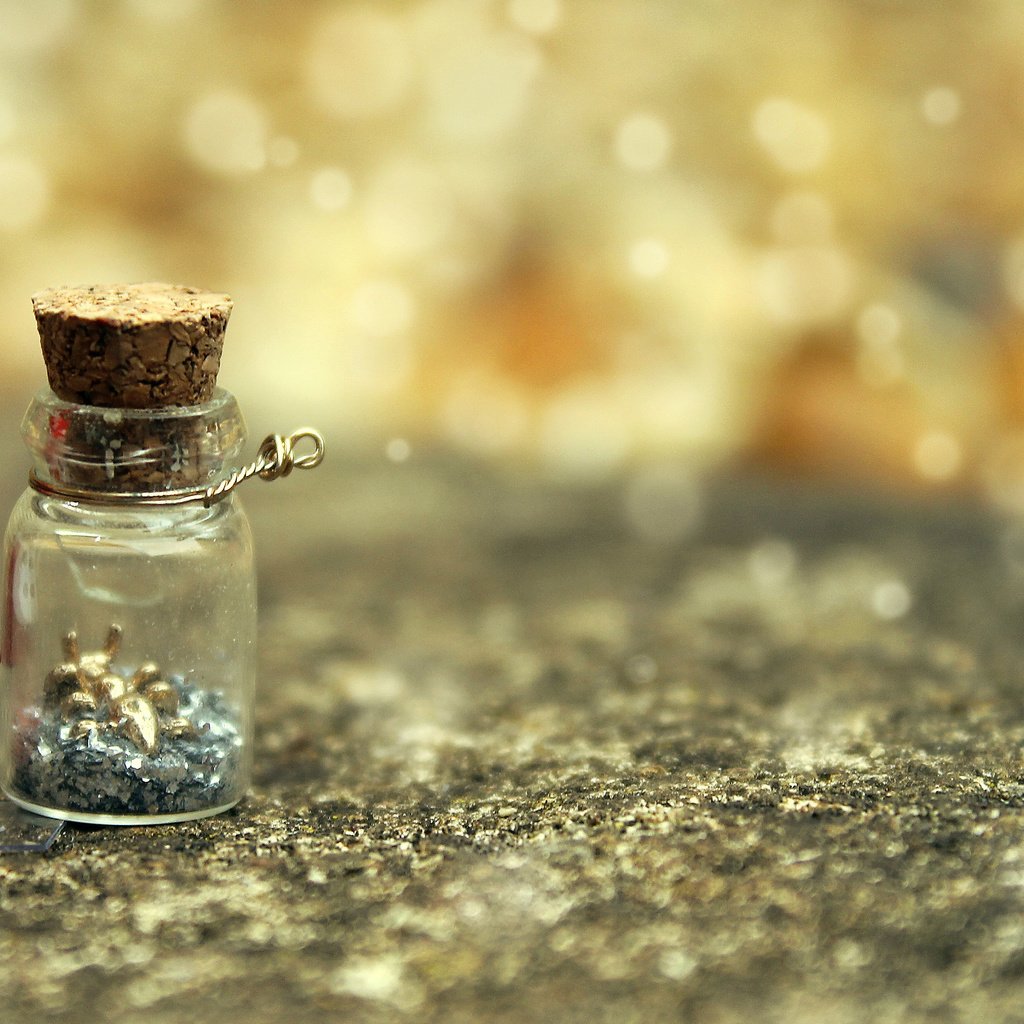 Обои бутылочка, боке, фигурка, баночка, bottle, bokeh, figure, jar разрешение 3840x2400 Загрузить