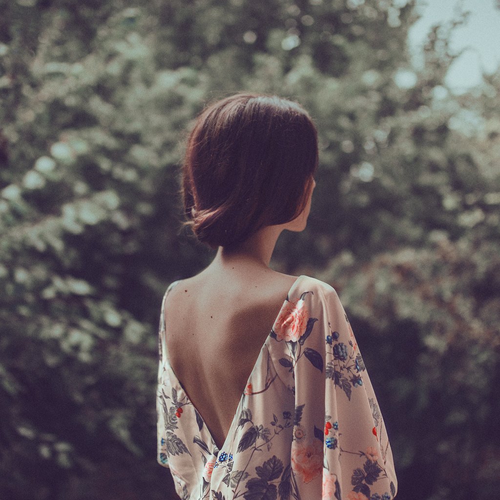 Обои природа, девушка, платье, спина, волосы, mara saiz, nature, girl, dress, back, hair разрешение 2048x1365 Загрузить