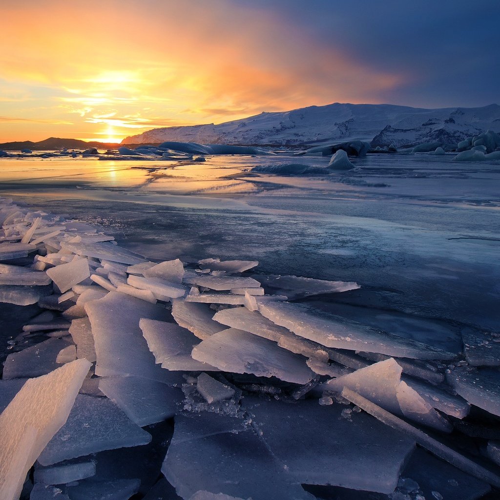 Обои вода, заморозки, горы, годы, закат, зима, пейзаж, лёд, исландия, ледник, water, freezing, mountains, years, sunset, winter, landscape, ice, iceland, glacier разрешение 2048x1358 Загрузить