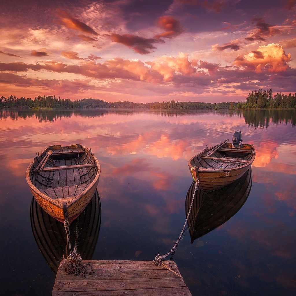 Обои небо, облака, озеро, закат, лодки, причал, the sky, clouds, lake, sunset, boats, pier разрешение 2048x1365 Загрузить