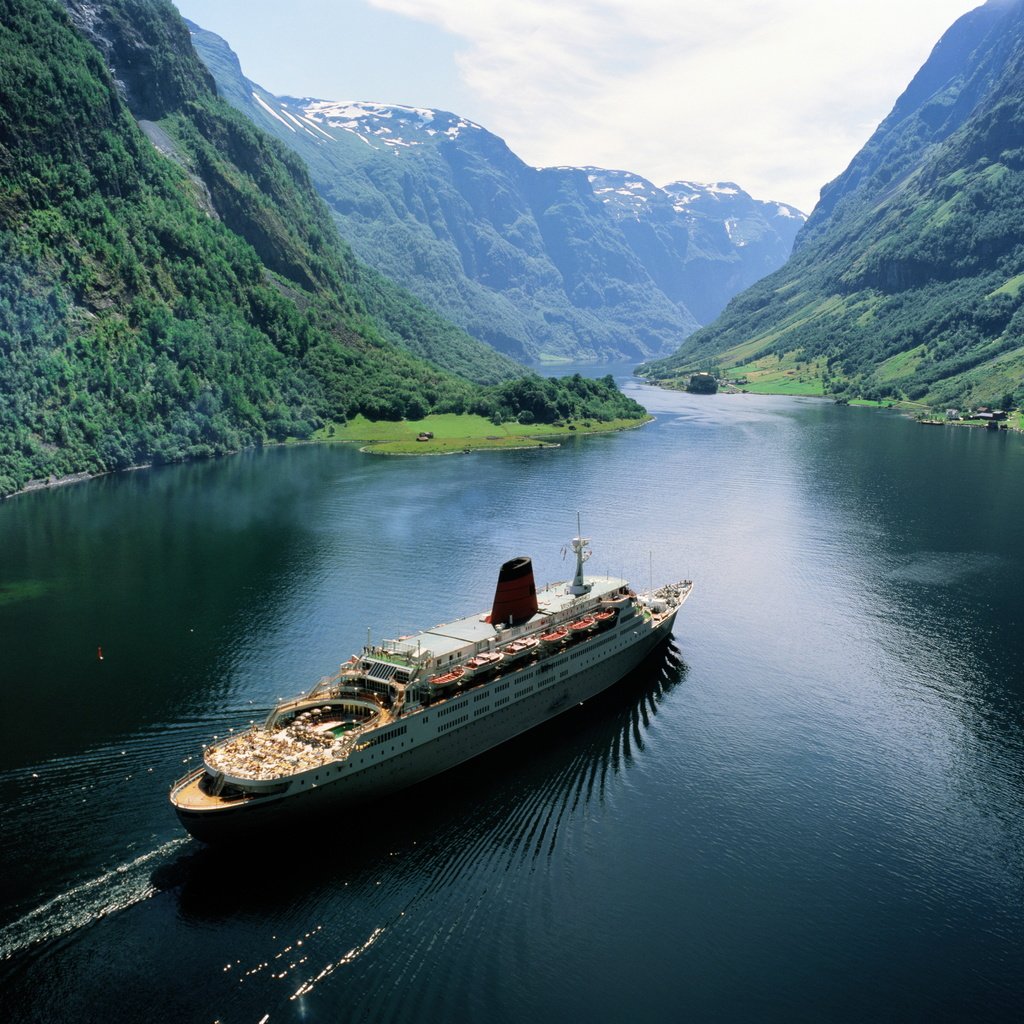 Обои горы, природа, корабль, норвегия, фьорд, mountains, nature, ship, norway, the fjord разрешение 4744x3691 Загрузить