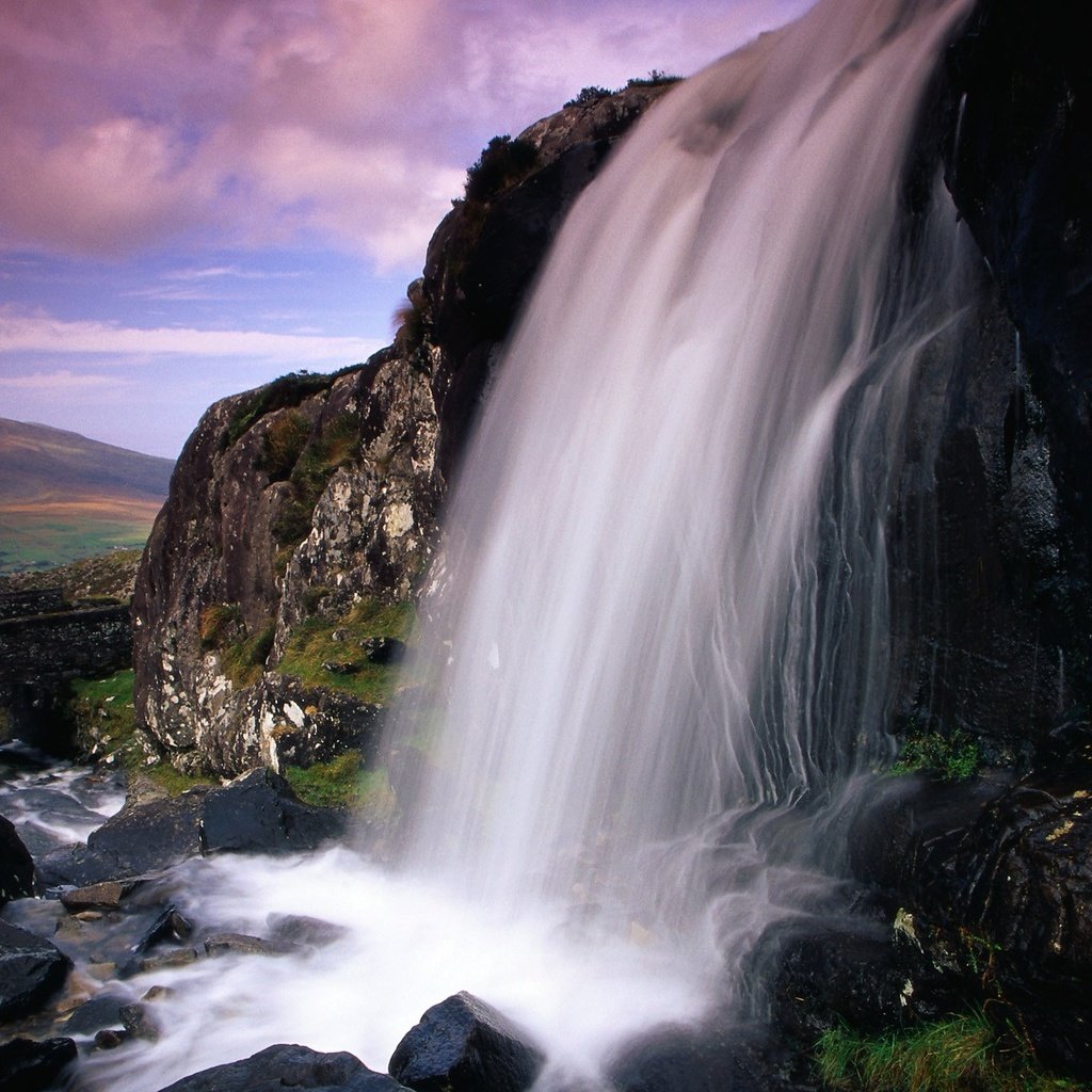 Обои небо, облака, природа, камни, пейзаж, скала, водопад, the sky, clouds, nature, stones, landscape, rock, waterfall разрешение 1920x1200 Загрузить