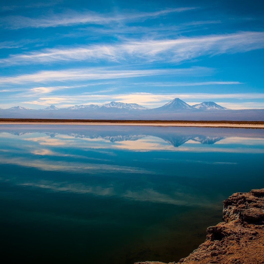 Обои облака, вода, озеро, природа, отражения, чили, пустыня атакама, clouds, water, lake, nature, reflection, chile, the atacama desert разрешение 2000x1328 Загрузить