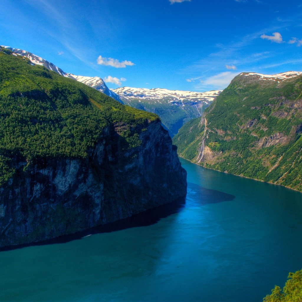 Обои горы, лес, норвегия, гейрангер-фьорд, фьорд, mountains, forest, norway, ålesund, the fjord разрешение 2880x1800 Загрузить