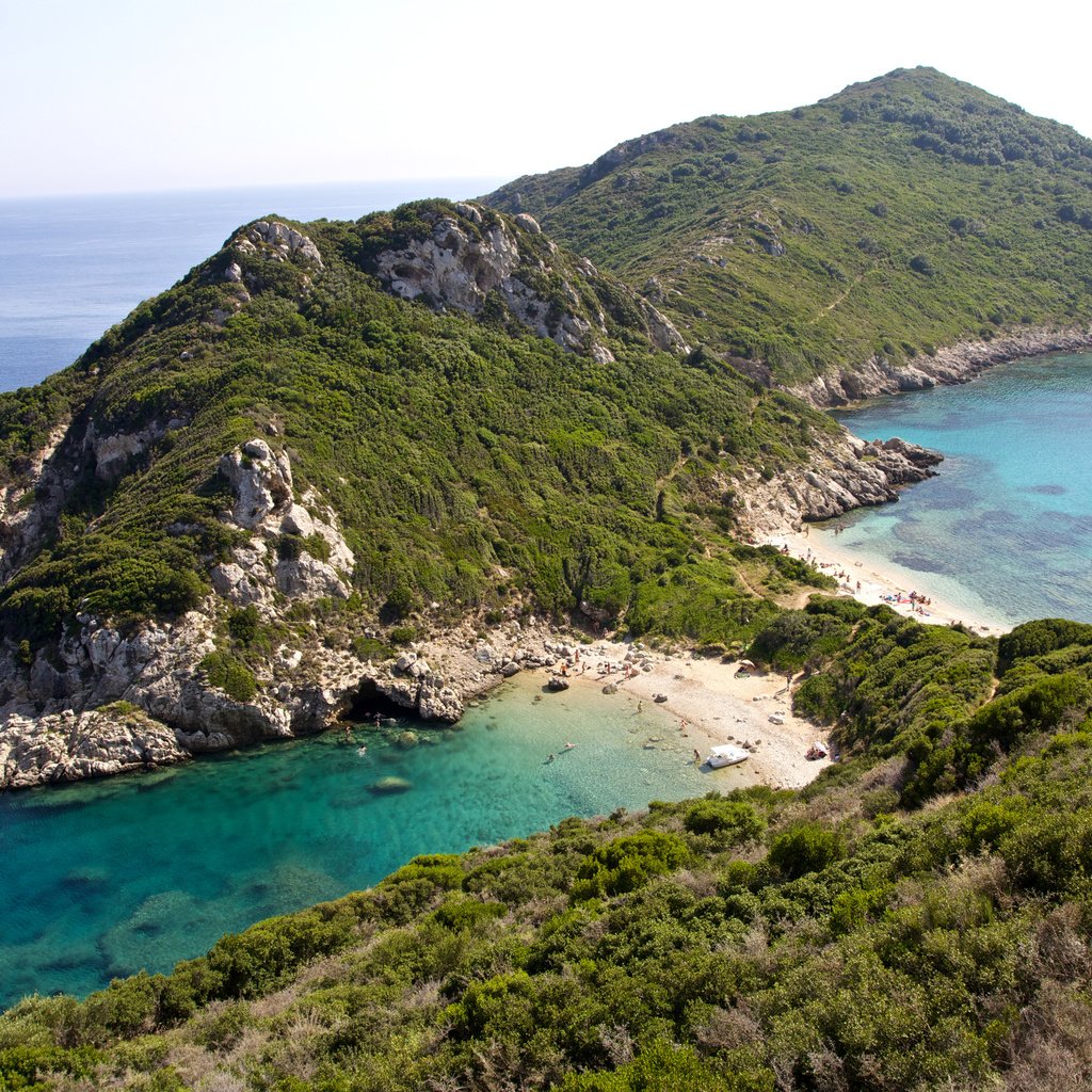 Обои скалы, камни, море, горизонт, побережье, греция, керкира, rocks, stones, sea, horizon, coast, greece, corfu разрешение 4200x2800 Загрузить