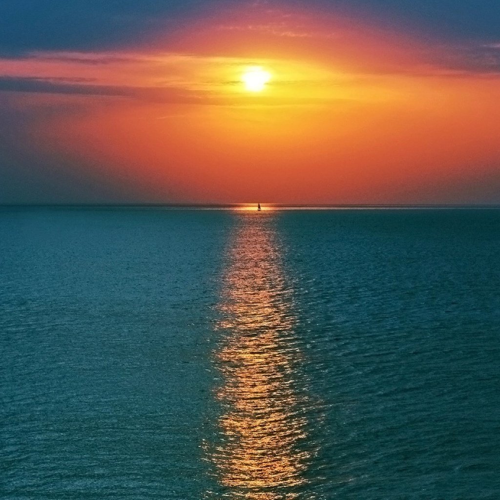 Заход солнца в море