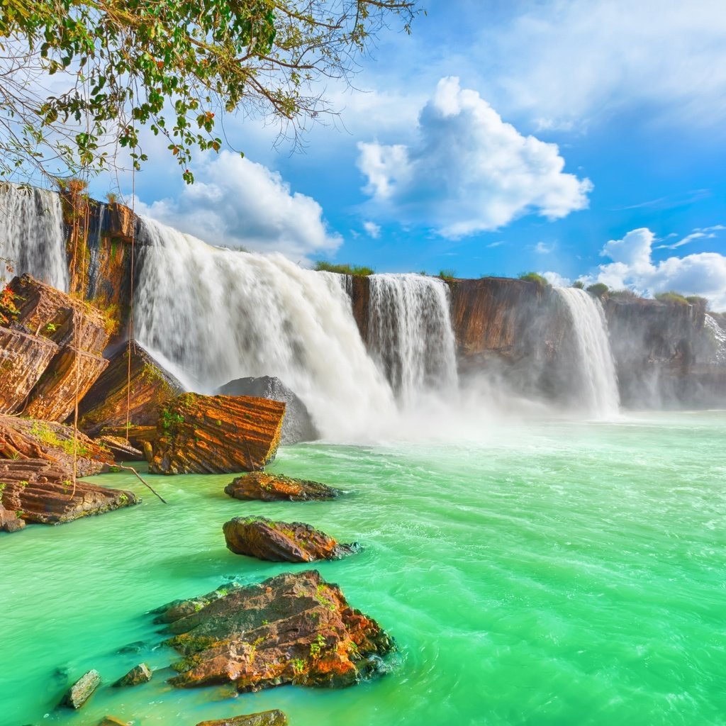 Обои небо, облака, камни, скала, водопад, вьетнам, солнечно, dry nur waterfall, the sky, clouds, stones, rock, waterfall, vietnam, sunny разрешение 5200x3250 Загрузить