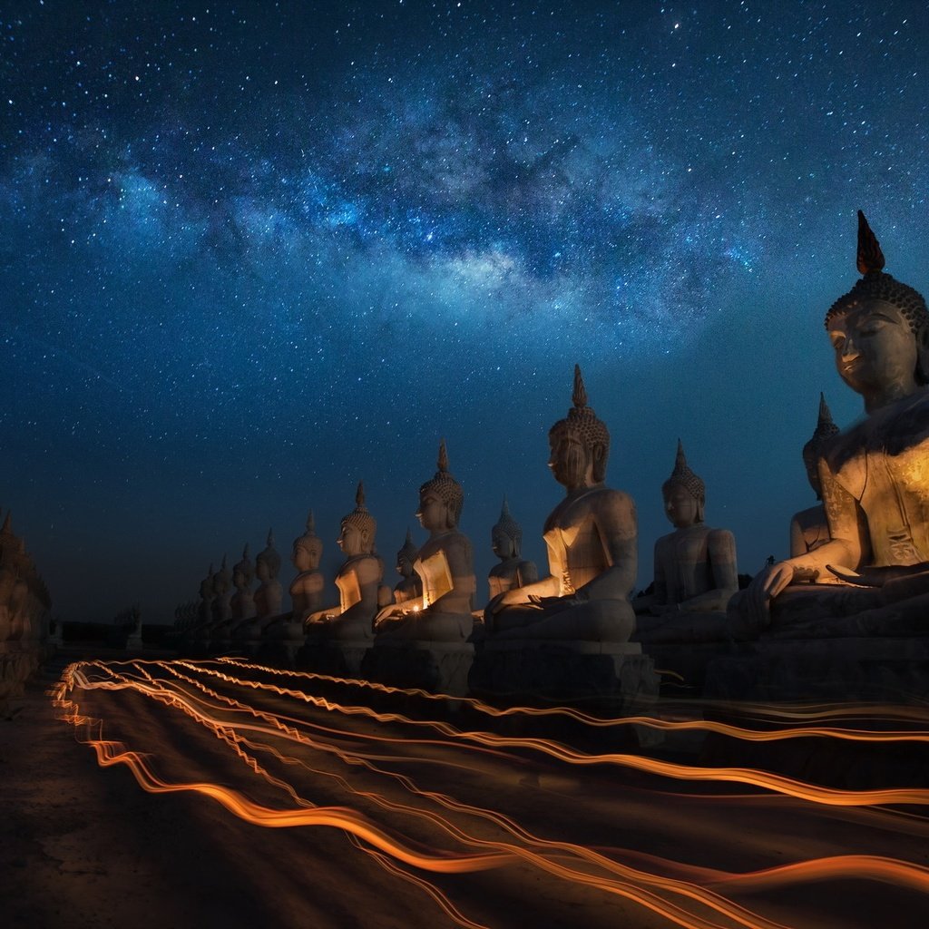 Обои ночь, звезды, будда, статуи, таиланд, млечный путь, буддизм, night, stars, buddha, statues, thailand, the milky way, buddhism разрешение 2048x1161 Загрузить