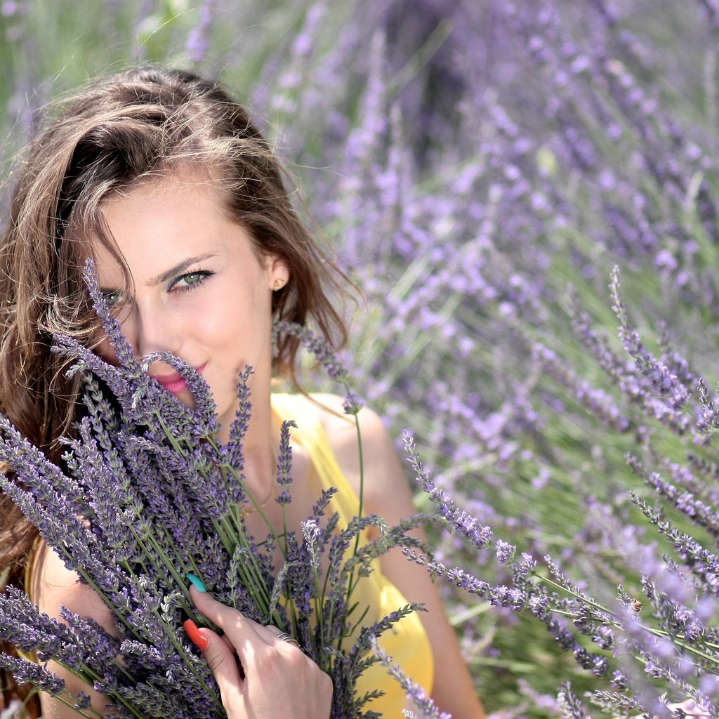 Обои цветы, природа, девушка, лаванда, взгляд, волосы, лицо, flowers, nature, girl, lavender, look, hair, face разрешение 4272x2848 Загрузить