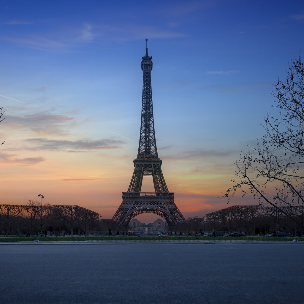 Обои деревья, закат, париж, франция, эйфелева башня, trees, sunset, paris, france, eiffel tower разрешение 5800x2705 Загрузить