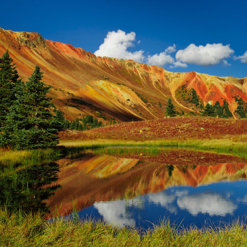 Обои небо, облака, деревья, озеро, горы, природа, отражение, jeanine leech, the sky, clouds, trees, lake, mountains, nature, reflection разрешение 1920x1080 Загрузить