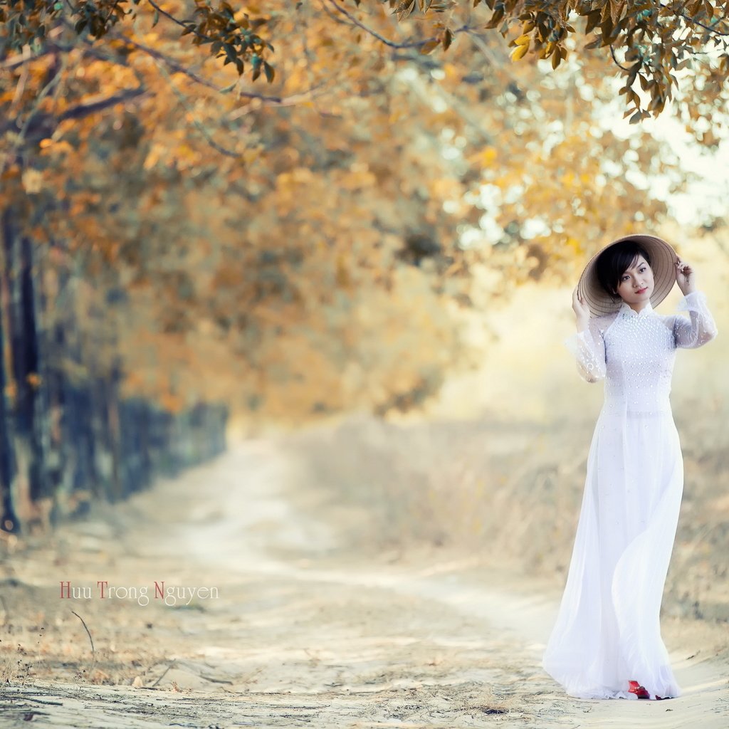 Обои девушка, парк, осень, шляпа, азиатка, белое платье, girl, park, autumn, hat, asian, white dress разрешение 2560x1600 Загрузить