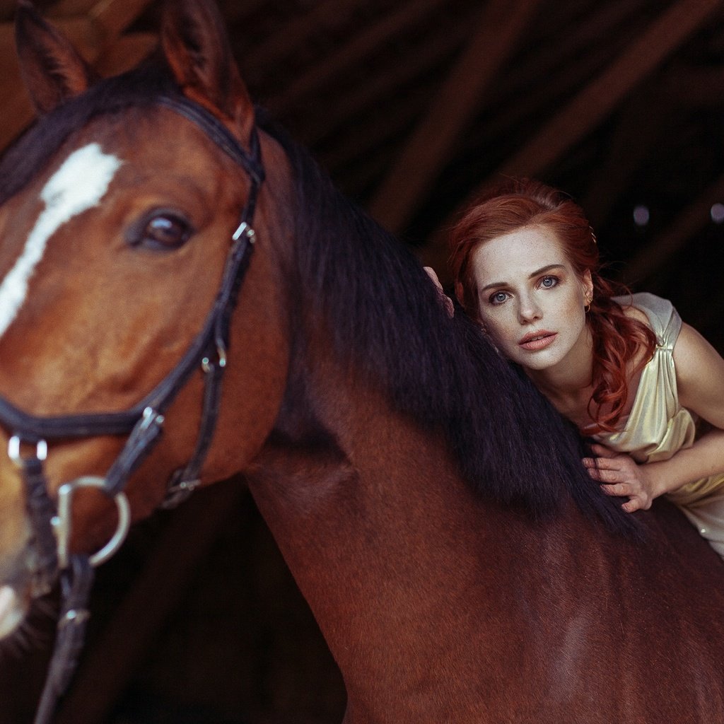 Обои лошадь, девушка, взгляд, рыжая, модель, конь, белое платье, рыжеволосая, horse, girl, look, red, model, white dress, redhead разрешение 2048x1366 Загрузить