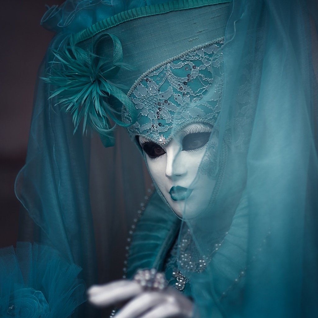 Модель в маске. Девушка в маске. Маска с вуалью. Красивая девушка в маске. Итальянские маски карнавальные.