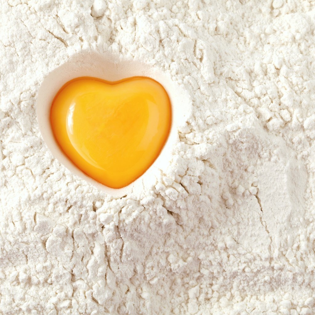 Обои текстура, фон, сердечко, яйцо, мука, желток, texture, background, heart, egg, flour, the yolk разрешение 3840x2560 Загрузить
