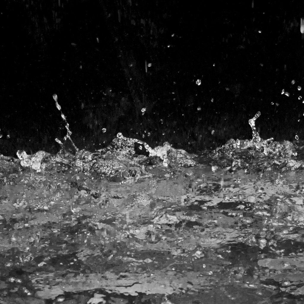 Обои вода, капли, чёрно-белое, брызги, всплеск, жидкость, выплеск, water, drops, black and white, squirt, splash, liquid разрешение 3888x2592 Загрузить