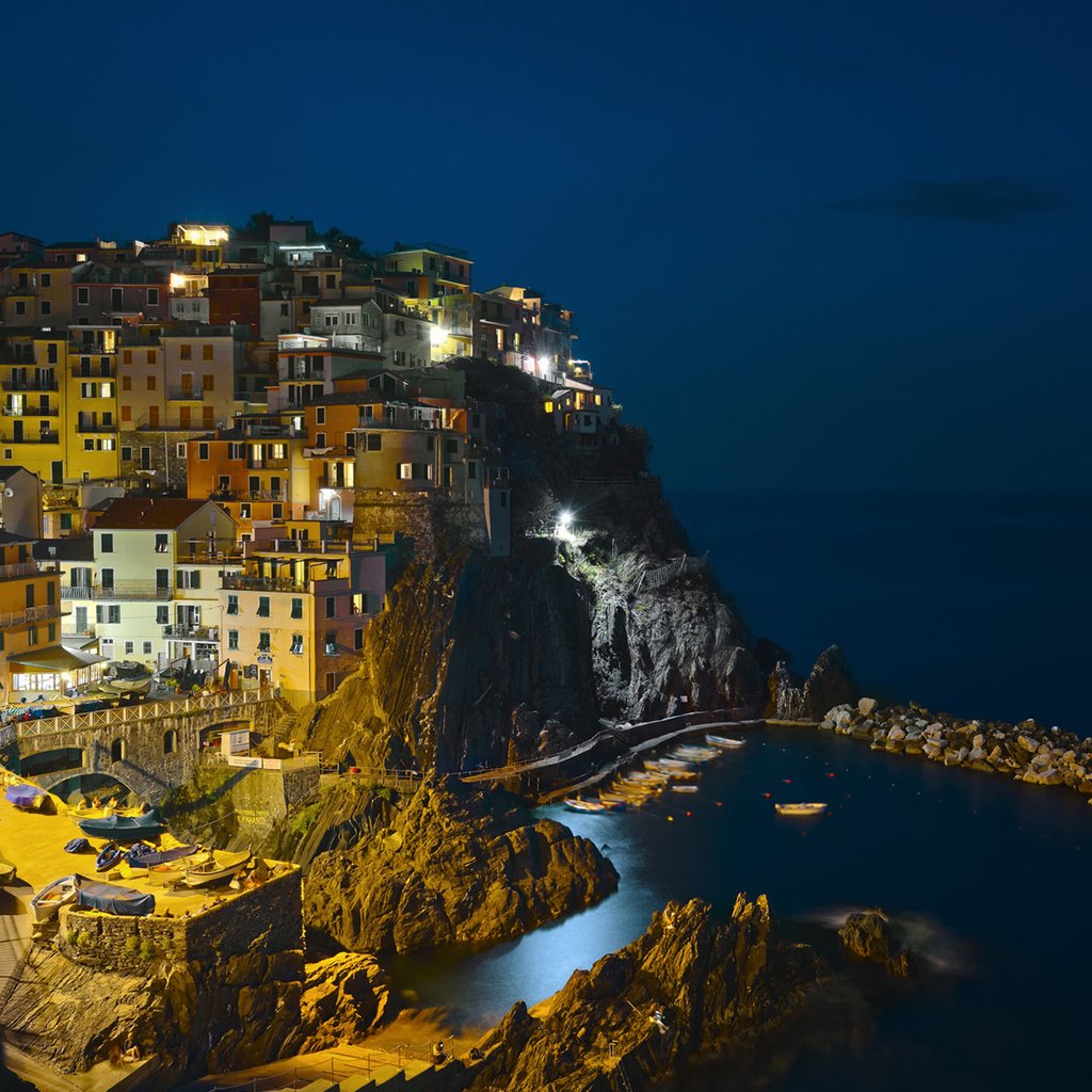 Обои ночь, огни, город, италия, манарола, etienne ruff, night, lights, the city, italy, manarola разрешение 1920x1200 Загрузить