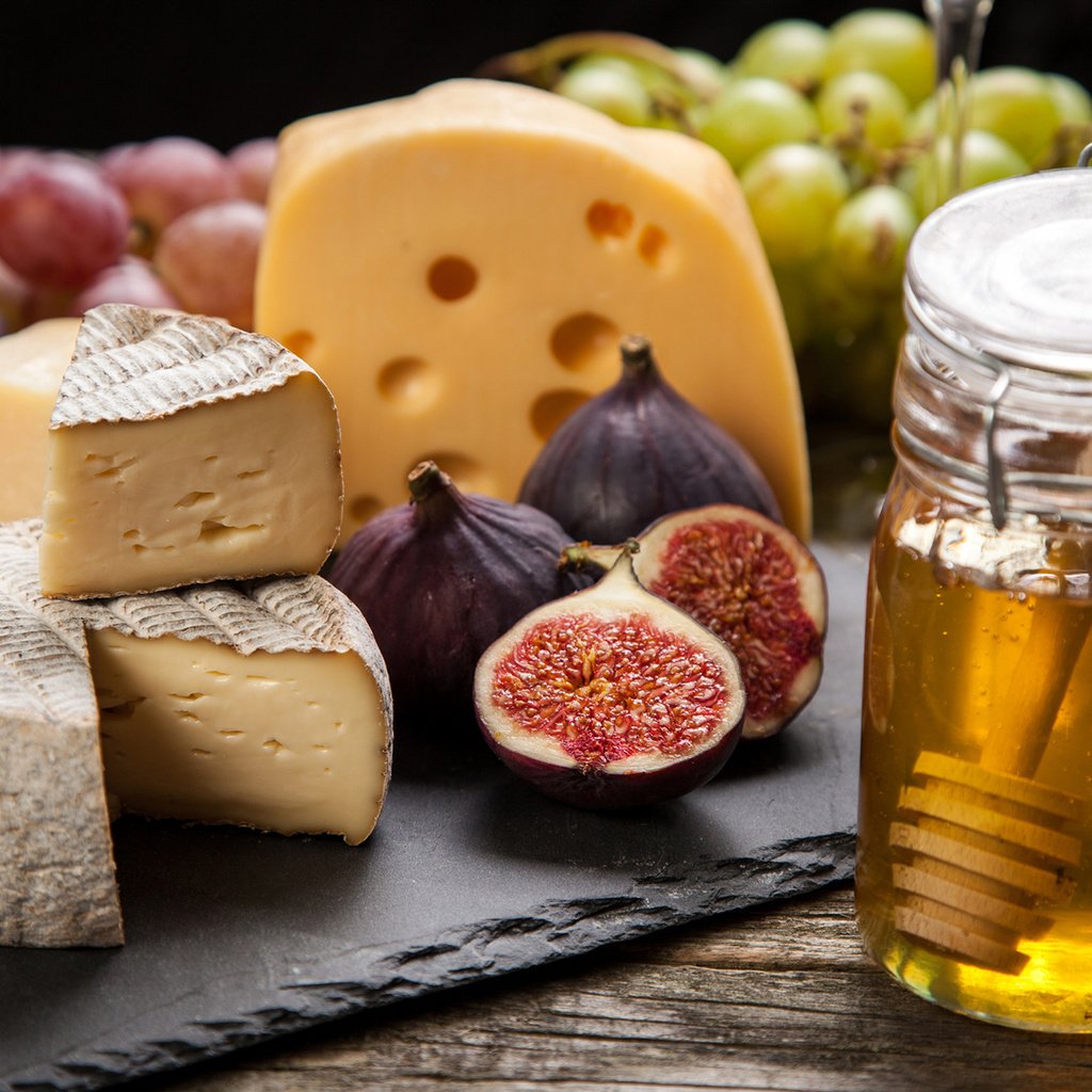 Обои виноград, сыр, мед, инжир, grapes, cheese, honey, figs разрешение 1920x1200 Загрузить
