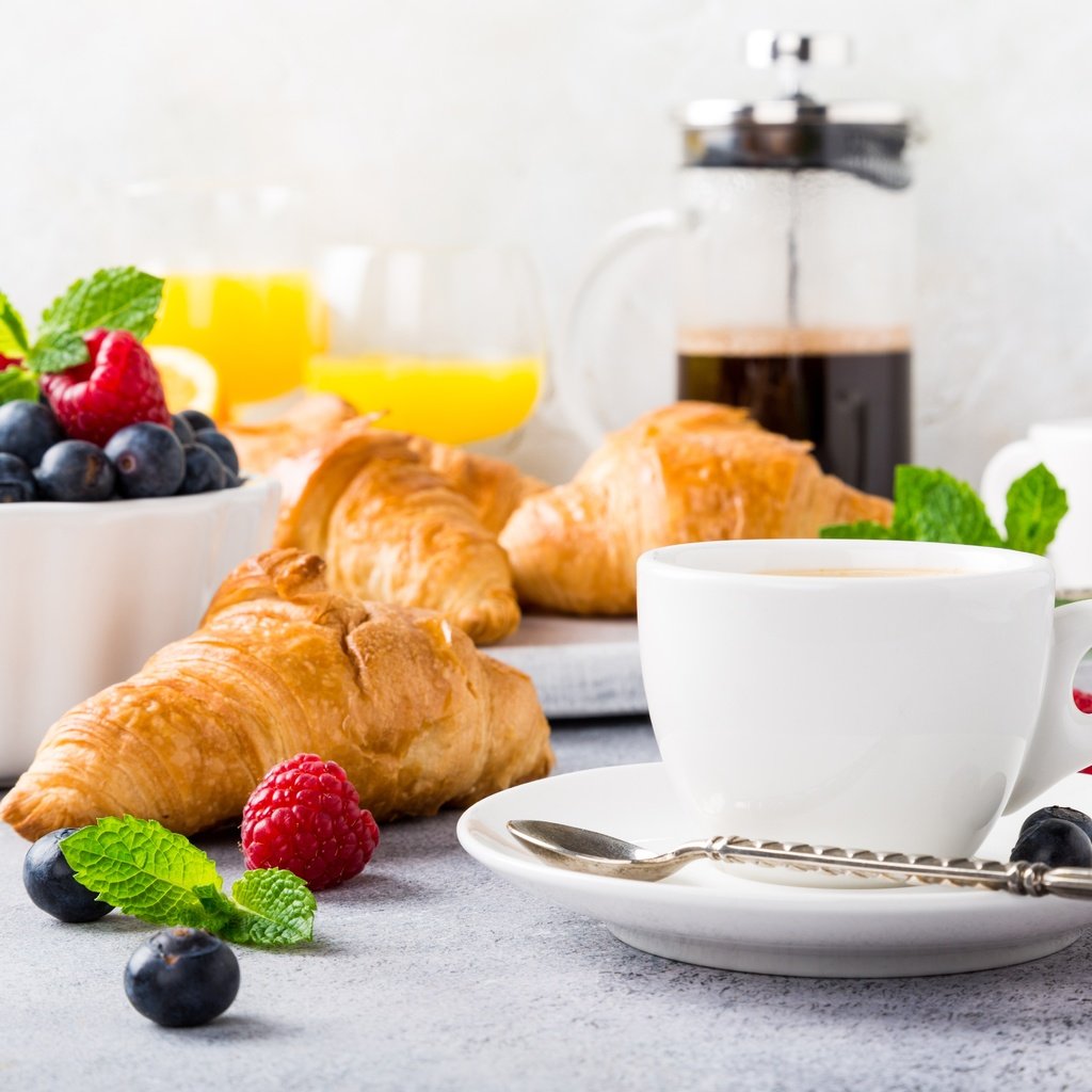 Обои кофе, ягоды, завтрак, апельсиновый сок, круассаны, coffee, berries, breakfast, orange juice, croissants разрешение 6016x4010 Загрузить